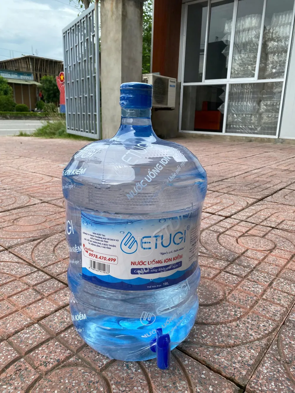 Bình ETUGI 18 L có vòi, ảnh chụp thực tế